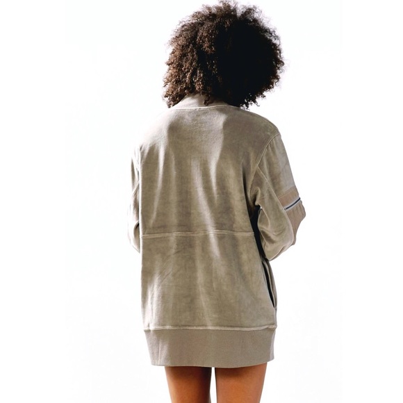 UO Silence + Noise Velour Oversized Popover Jacket - Picture 5 of 11